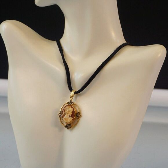 Vintage Carved Cameo Pendant Faux Leather Cord Necklace - Picture 5 of 9